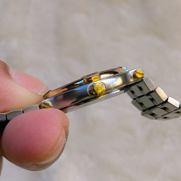 GUCCI SWISS MADE Quartz Gold & Silver w/ Date W/R 3ATM - Picture 3 of 15